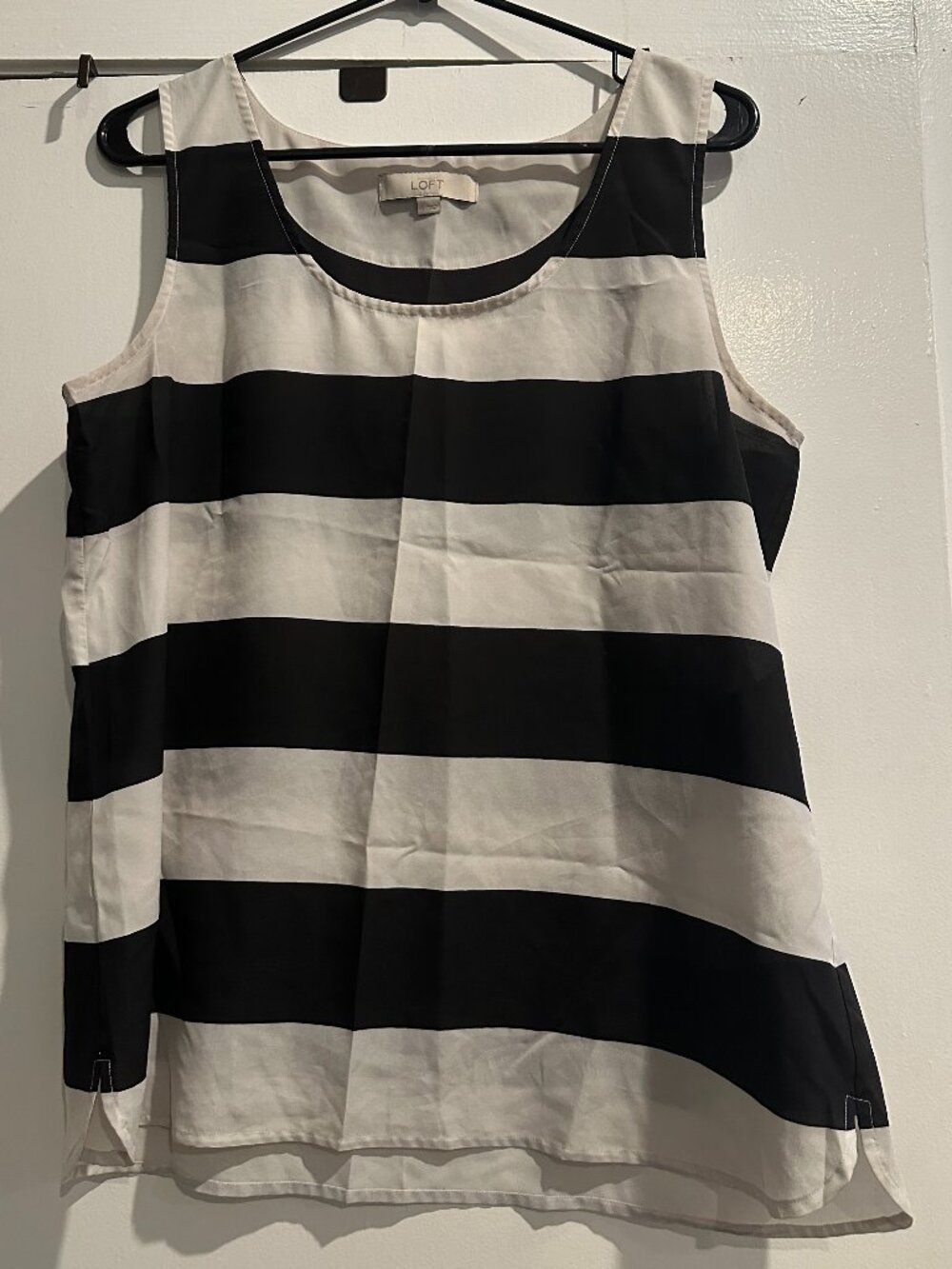 Ann Taylor Loft sleeveless blouse, black and cream color blocking, Large
